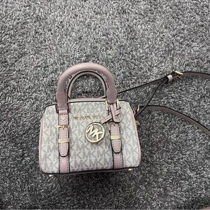 Michael kors mini purse